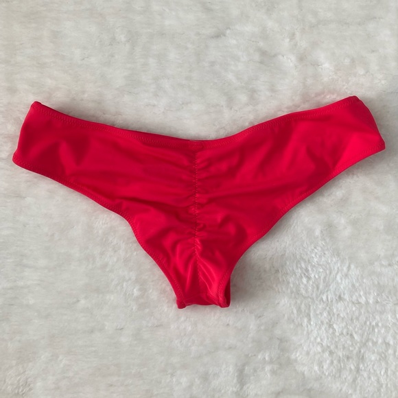 Victoria’s Secret Bikini Bottoms - Picture 4 of 7